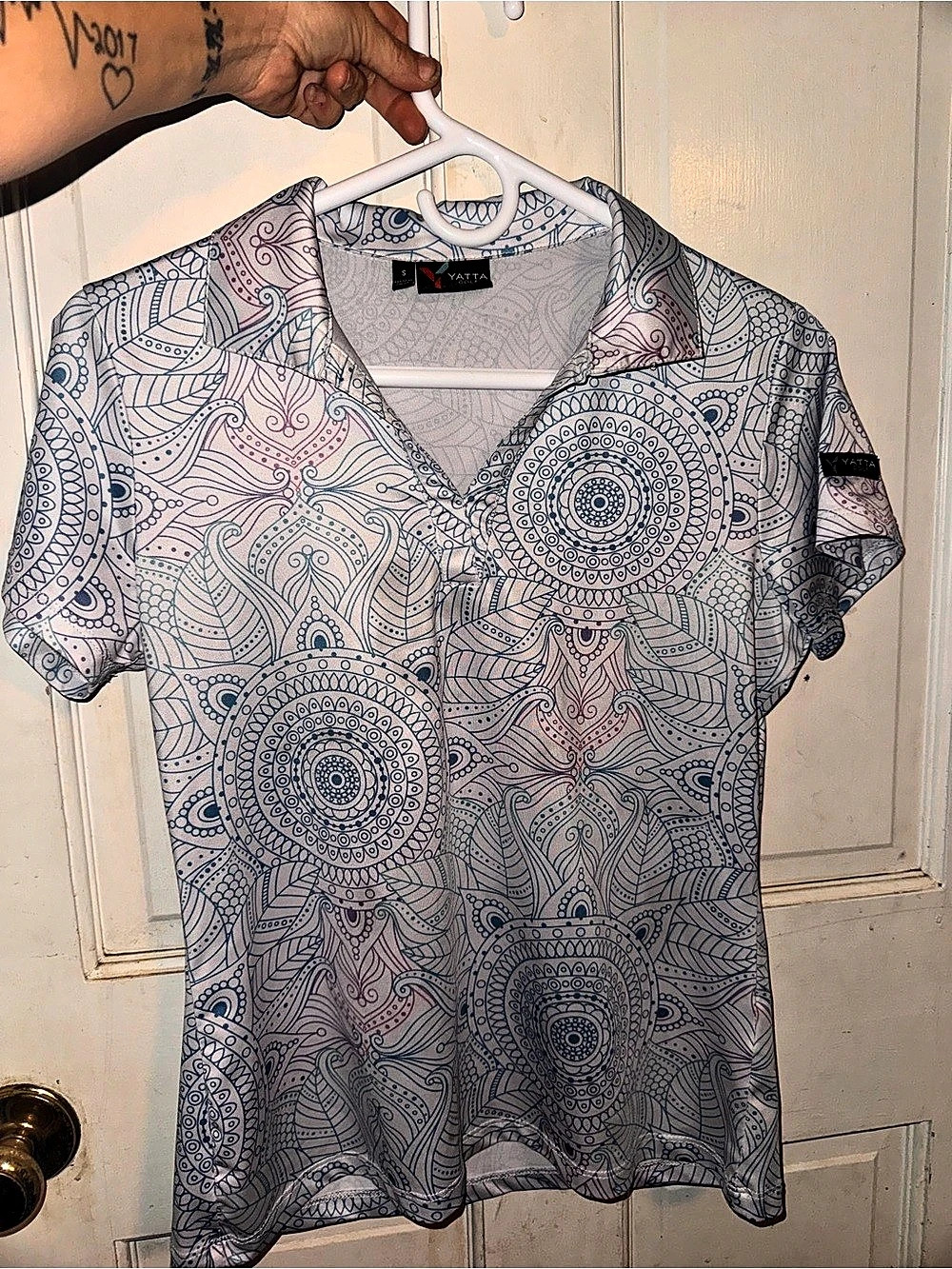 YATTA GOLF women’s Geometric Golf Shirt Size Small Like New